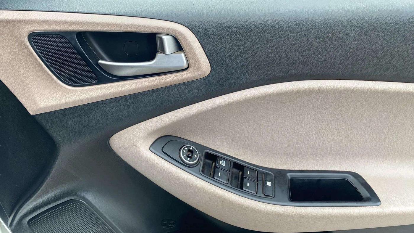 2019 Hyundai Elite i20 MAGNA PLUS 1.2, Petrol, Manual, 35,356 km, Driver Side Door Panels Control