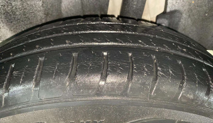 2019 Maruti Swift VXI AMT, Petrol, Automatic, 29,882 km, Left Rear Tyre Tread
