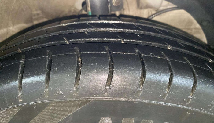 2019 Maruti Swift VXI AMT, Petrol, Automatic, 29,882 km, Right Front Tyre Tread
