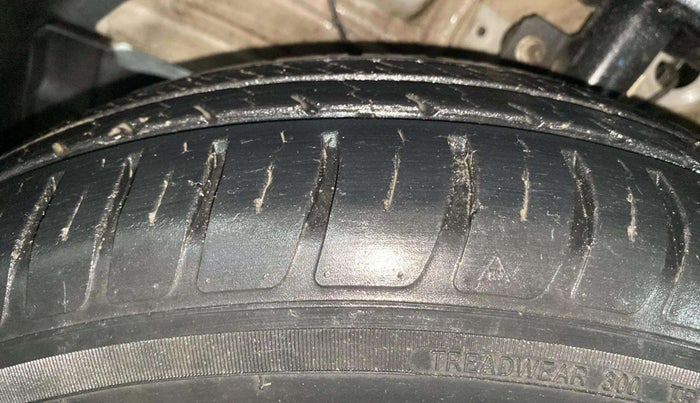 2019 Maruti Swift VXI AMT, Petrol, Automatic, 29,882 km, Left Front Tyre Tread