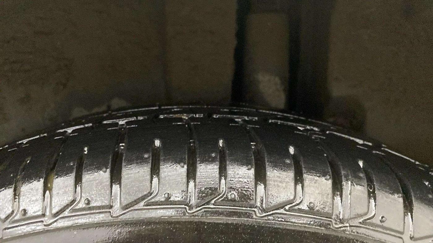 2016 Maruti Ertiga VXI, Petrol, Manual, 11,509 km, Left Rear Tyre Tread