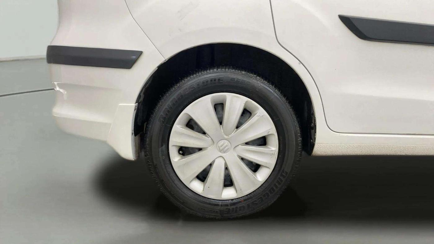 2016 Maruti Ertiga VXI, Petrol, Manual, 11,509 km, Right Rear Wheel