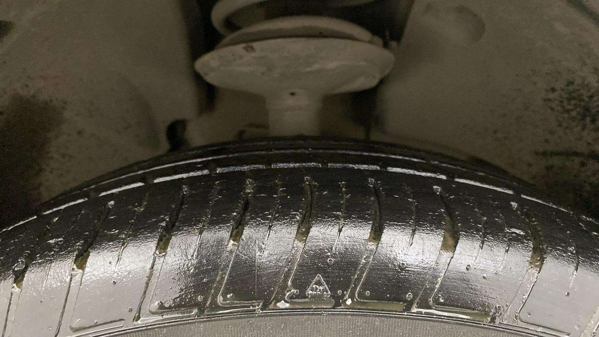 RHS-Front-Tyre-Tread-18