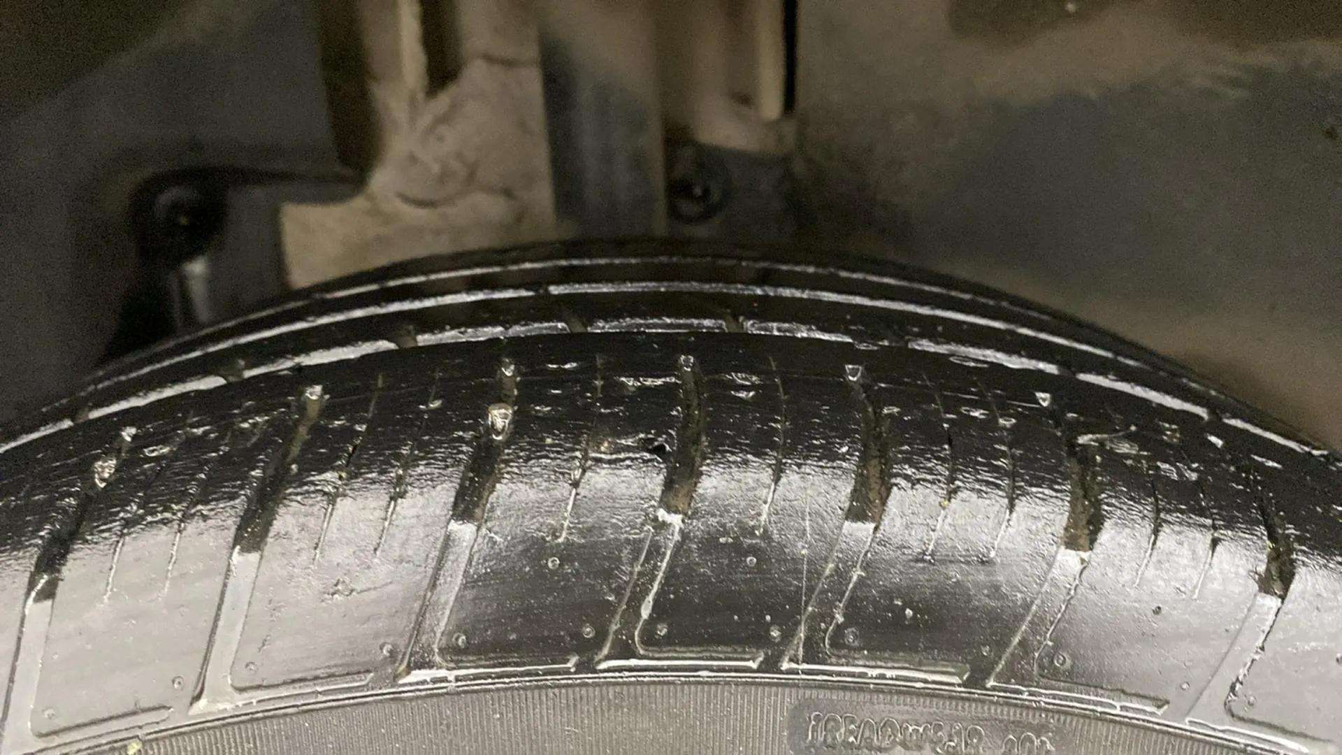 RHS-Rear-Tyre-Tread-19