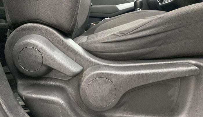 2019 Nissan Kicks XL 1.5, Petrol, Manual, 50,862 km, Driver Side Adjustment Panel