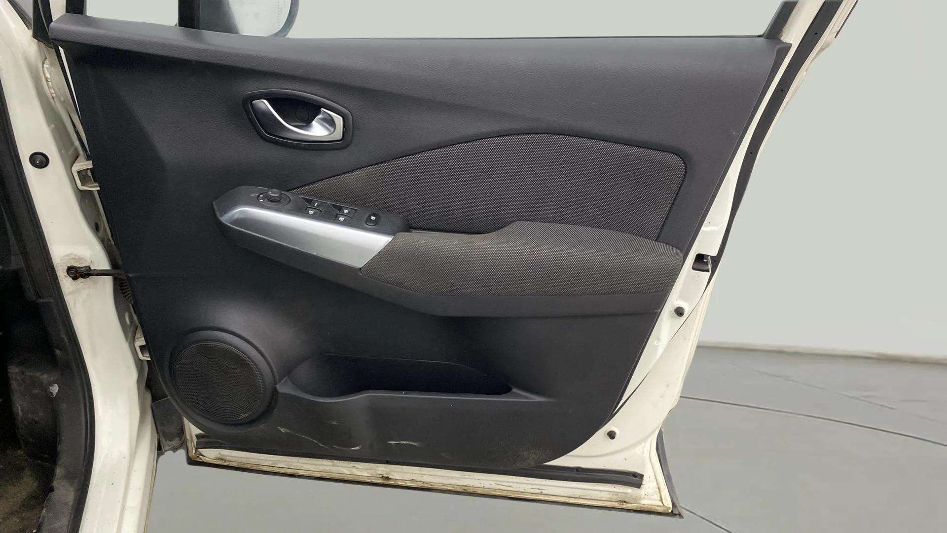 Driver-side-door-panel-control-39