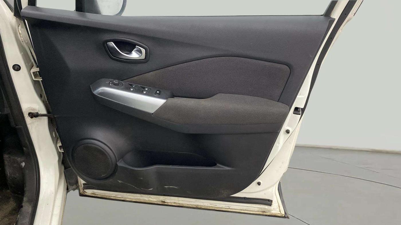 2019 Nissan Kicks XL 1.5, Petrol, Manual, 51,027 km, Driver Side Door Panels Control