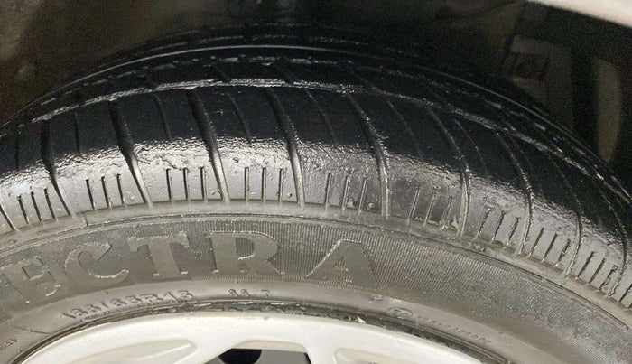 2015 Maruti Ciaz VXI+, Petrol, Manual, 64,335 km, Right Front Tyre Tread