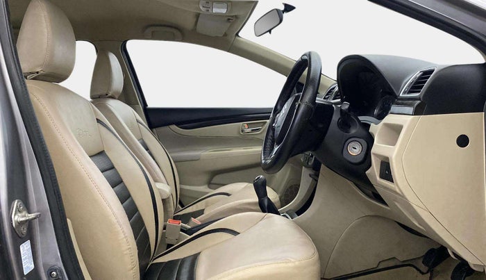 2015 Maruti Ciaz VXI+, Petrol, Manual, 64,335 km, Right Side Front Door Cabin