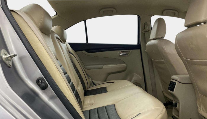 2015 Maruti Ciaz VXI+, Petrol, Manual, 64,335 km, Right Side Rear Door Cabin