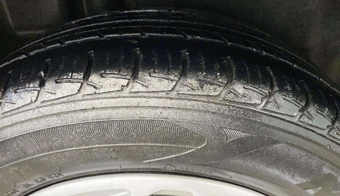 2015 Maruti Ciaz VXI+, Petrol, Manual, 64,335 km, Left Front Tyre Tread