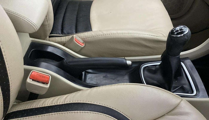 2015 Maruti Ciaz VXI+, Petrol, Manual, 64,335 km, Gear Lever