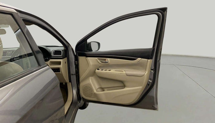 2015 Maruti Ciaz VXI+, Petrol, Manual, 64,335 km, RHS Front Door