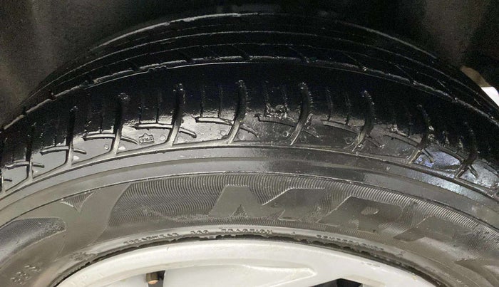 2015 Maruti Ciaz VXI+, Petrol, Manual, 64,335 km, Right Rear Tyre Tread