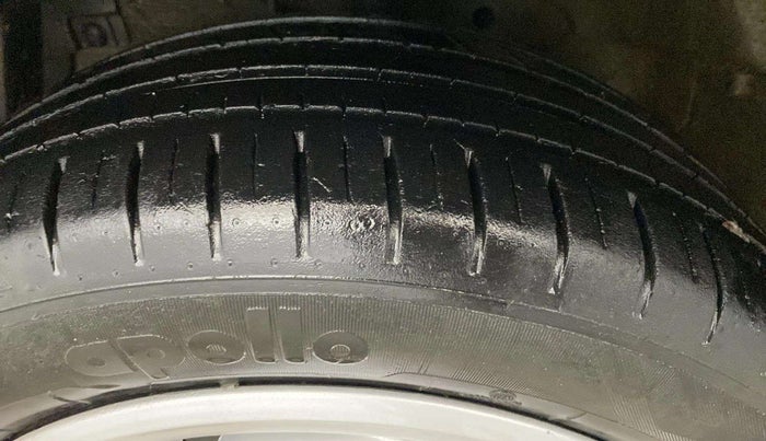 2015 Maruti Ciaz VXI+, Petrol, Manual, 64,335 km, Left Rear Tyre Tread