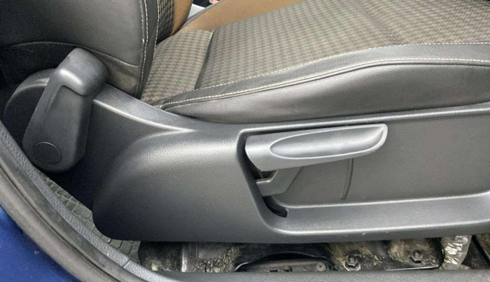 2017 Volkswagen Polo HIGHLINE1.2L, Petrol, Manual, 51,528 km, Driver Side Adjustment Panel