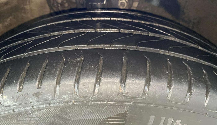 2017 Volkswagen Polo HIGHLINE1.2L, Petrol, Manual, 51,528 km, Right Front Tyre Tread