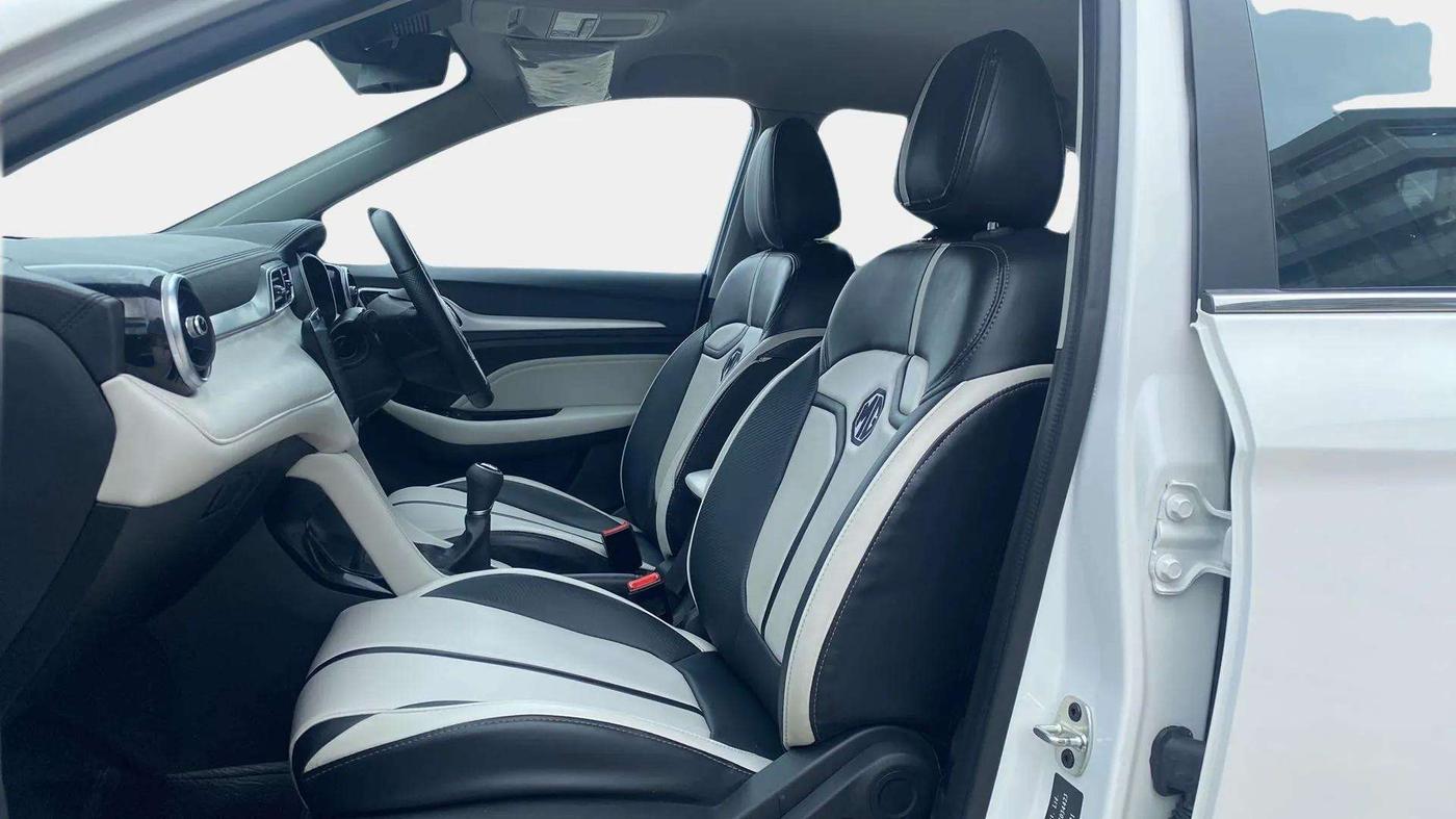 2024 MG ASTOR Sprint 1.5 MT (Ivory), Petrol, Manual, 6,881 km, Right Side Front Door Cabin