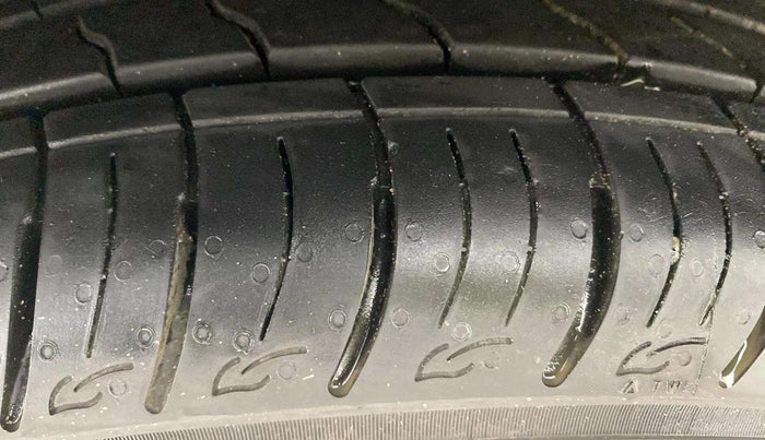 2018 Ford Ecosport TREND 1.5L DIESEL, Diesel, Manual, 1,30,075 km, Left Front Tyre Tread