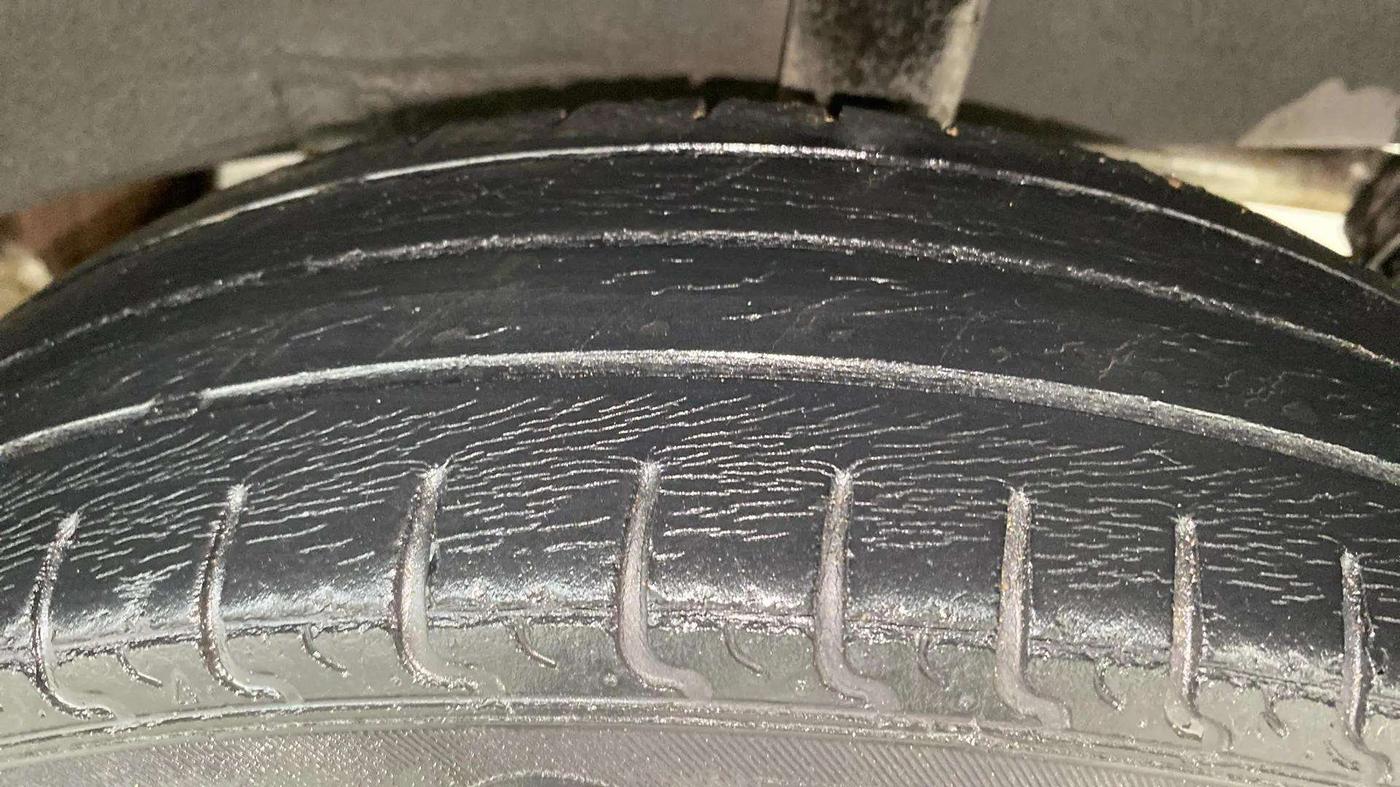 2018 Renault Kwid RXT 1.0 AMT (O), Petrol, Automatic, 51,964 km, Left Rear Tyre Tread