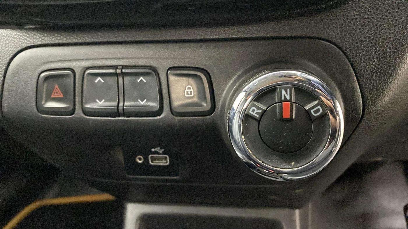 2018 Renault Kwid RXT 1.0 AMT (O), Petrol, Automatic, 51,964 km, Gear Lever
