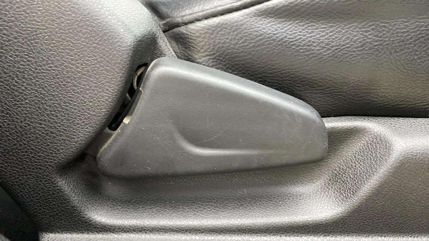 2018 Renault Kwid RXT 1.0 AMT (O), Petrol, Automatic, 51,964 km, Driver Side Adjustment Panel