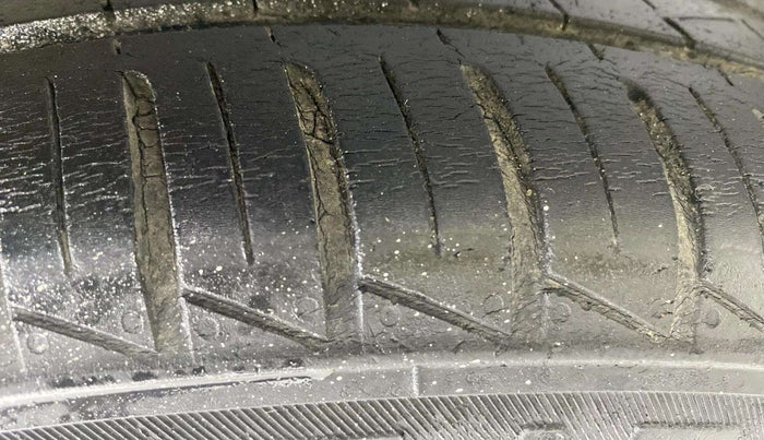 2014 Maruti Celerio VXI, Petrol, Manual, 62,983 km, Right Rear Tyre Tread