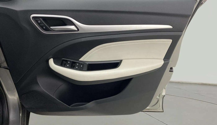 2023 MG ASTOR SHARP 1.5 CVT IVORY, Petrol, Automatic, 9,202 km, Driver Side Door Panels Control