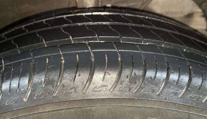 2019 Maruti Baleno SIGMA PETROL 1.2, Petrol, Manual, 60,590 km, Right Front Tyre Tread