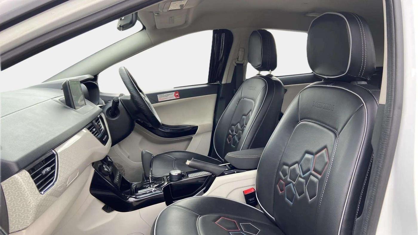 2023 Tata NEXON XZA PLUS PETROL, Petrol, Automatic, 15,746 km, Right Side Front Door Cabin