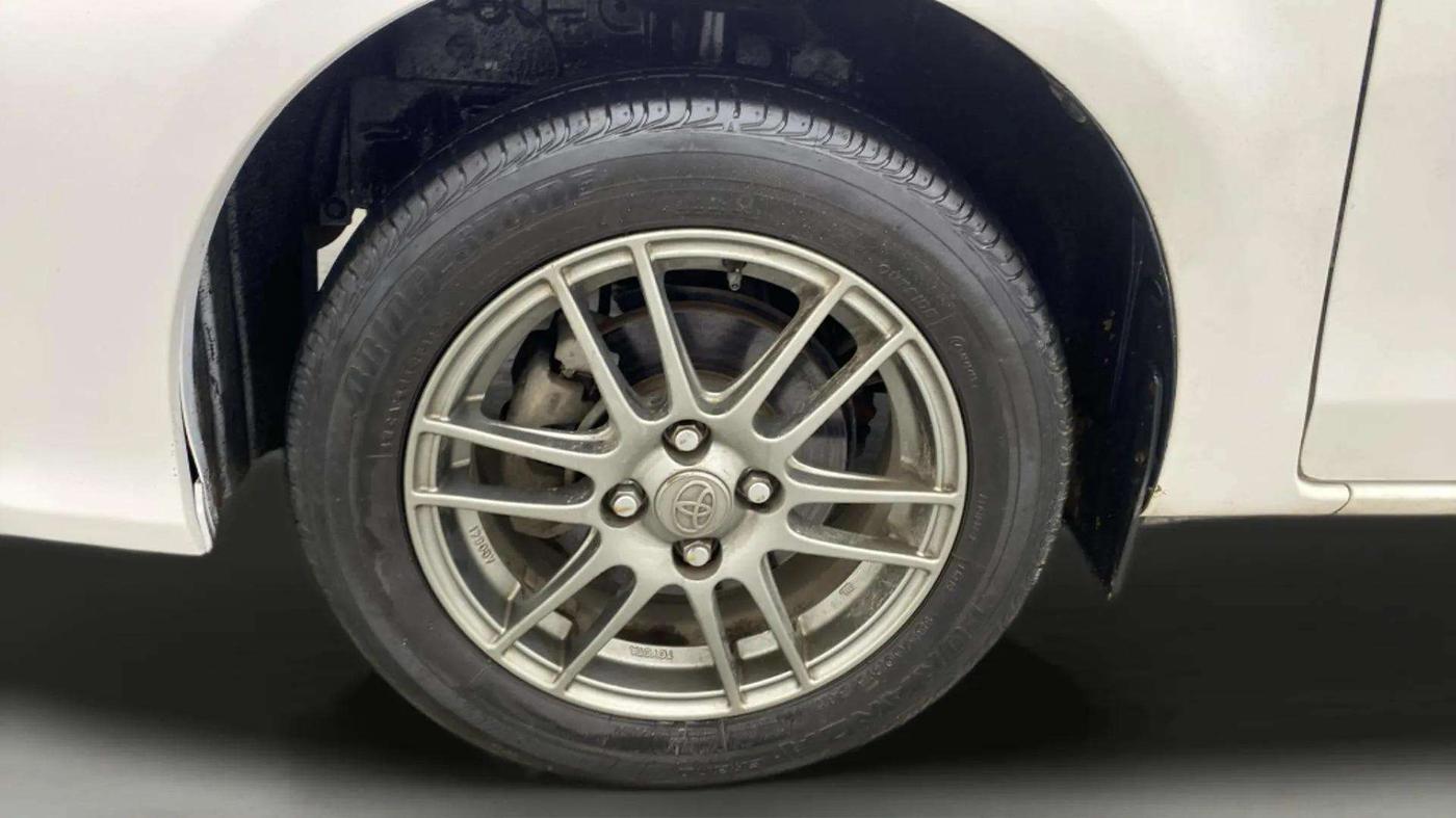 2019 Toyota Etios Liva VX, Petrol, Manual, 23,990 km, Left Front Wheel