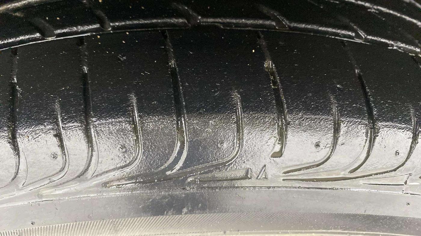 2019 Toyota Etios Liva VX, Petrol, Manual, 23,990 km, Left Front Tyre Tread