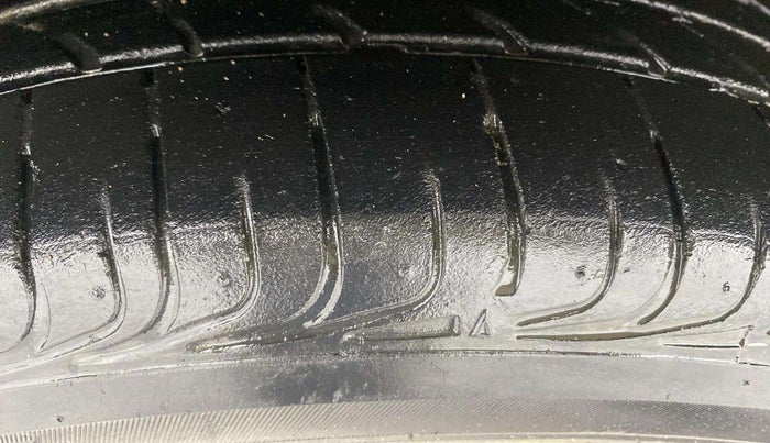 2019 Toyota Etios Liva VX, Petrol, Manual, 23,881 km, Left Front Tyre Tread