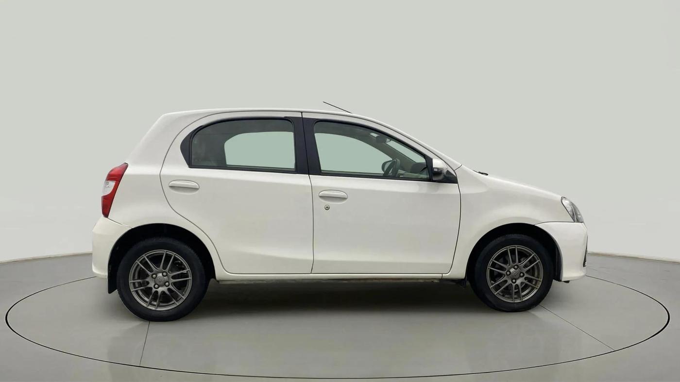 2019 Toyota Etios Liva VX, Petrol, Manual, 23,990 km, Right Side View