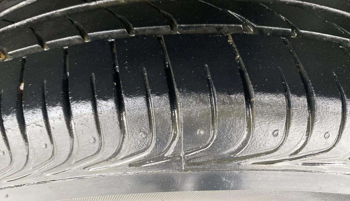 2019 Toyota Etios Liva VX, Petrol, Manual, 23,881 km, Left Rear Tyre Tread