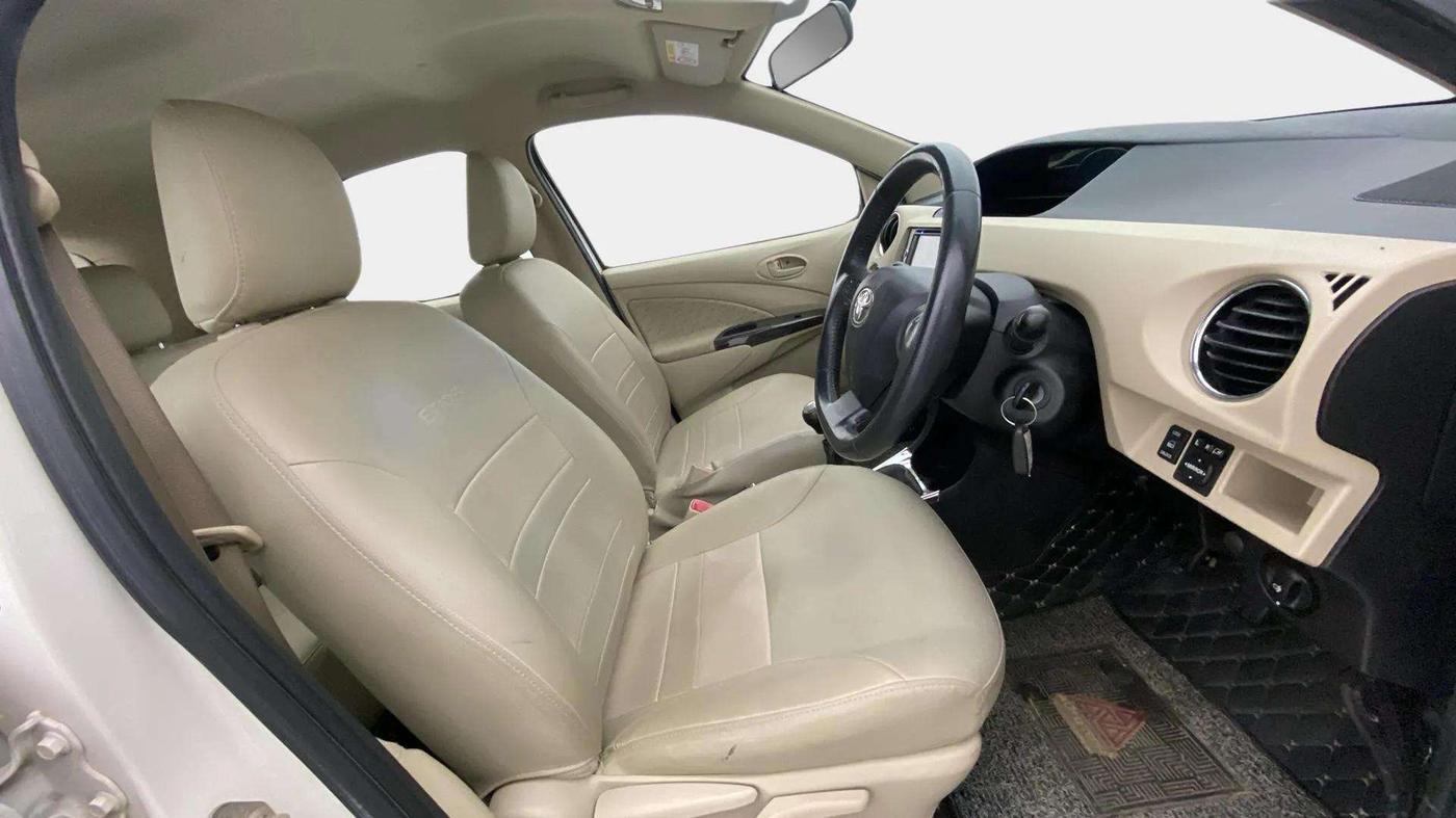 2019 Toyota Etios Liva VX, Petrol, Manual, 23,990 km, Right Side Front Door Cabin