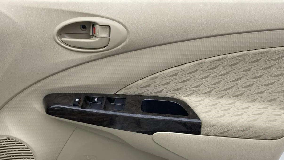 2019 Toyota Etios Liva VX, Petrol, Manual, 23,990 km, Driver Side Door Panels Control