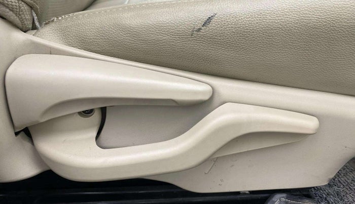 2019 Toyota Etios Liva VX, Petrol, Manual, 23,881 km, Driver Side Adjustment Panel