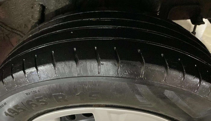 2020 Hyundai VENUE S 1.2, Petrol, Manual, 38,585 km, Right Rear Tyre Tread