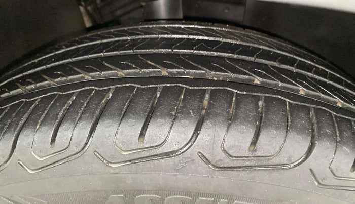 2021 Skoda KUSHAQ STYLE 1.0L TSI MT, Petrol, Manual, 77,520 km, Right Front Tyre Tread