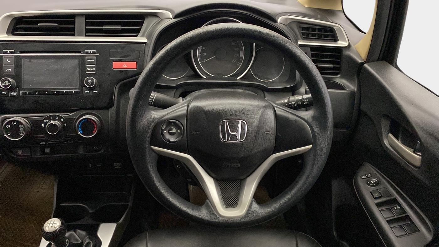 2015 Honda Jazz 1.5L I-DTEC SV, Diesel, Manual, 1,39,324 km, Steering Wheel Close Up
