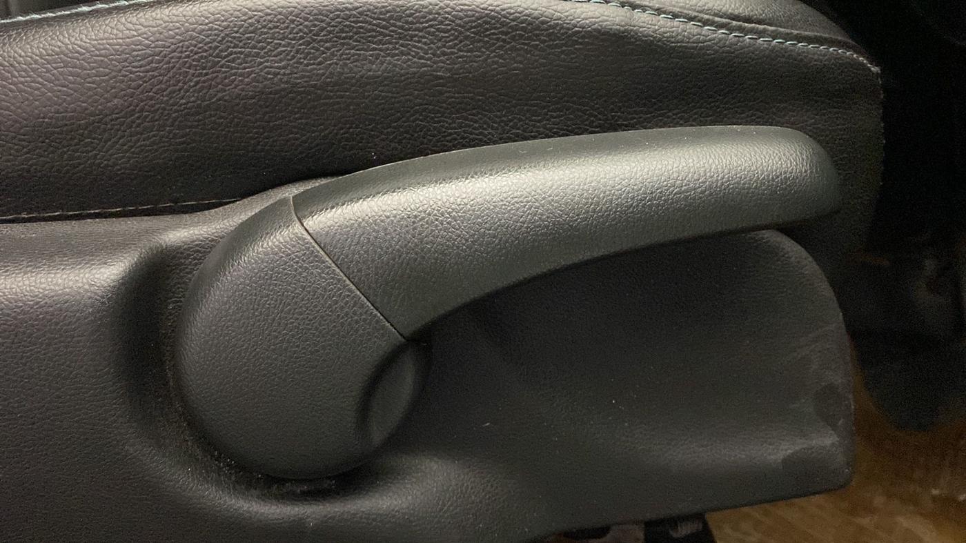 2015 Honda Jazz 1.5L I-DTEC SV, Diesel, Manual, 1,39,324 km, Driver Side Adjustment Panel
