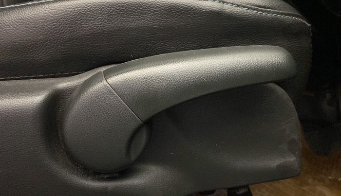 2015 Honda Jazz 1.5L I-DTEC SV, Diesel, Manual, 1,39,235 km, Driver Side Adjustment Panel