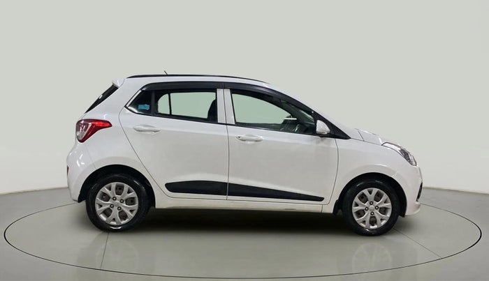 2016 Hyundai Grand i10 SPORTZ 1.2 KAPPA VTVT, Petrol, Manual, 25,800 km, Right Side View
