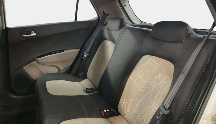 2016 Hyundai Grand i10 SPORTZ 1.2 KAPPA VTVT, Petrol, Manual, 25,800 km, Right Side Rear Door Cabin