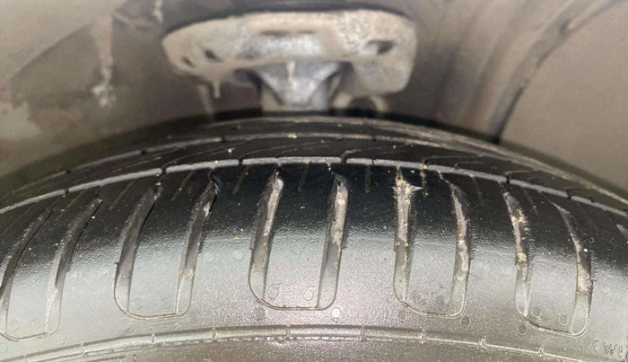 2017 Hyundai New Elantra 2.0 SX(O) AT PETROL, Petrol, Automatic, 31,647 km, Right Front Tyre Tread