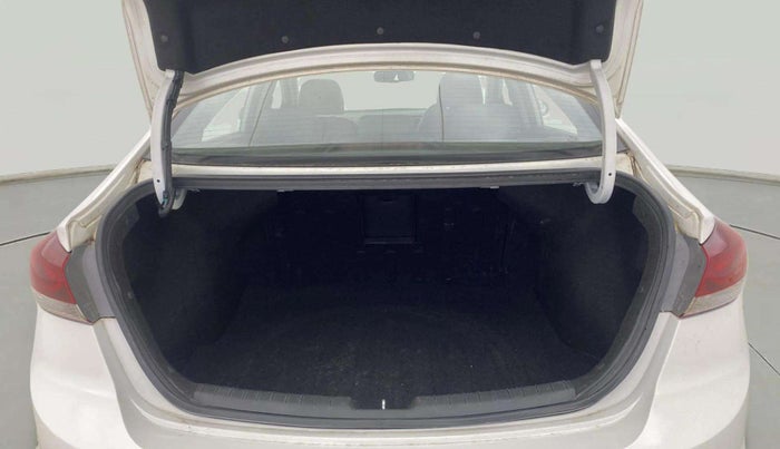 2017 Hyundai New Elantra 2.0 SX(O) AT PETROL, Petrol, Automatic, 31,647 km, Boot Inside