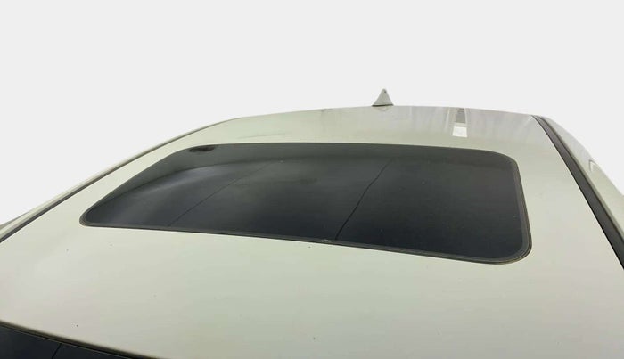 2017 Hyundai New Elantra 2.0 SX(O) AT PETROL, Petrol, Automatic, 31,647 km, Moonroof/ Sunroof