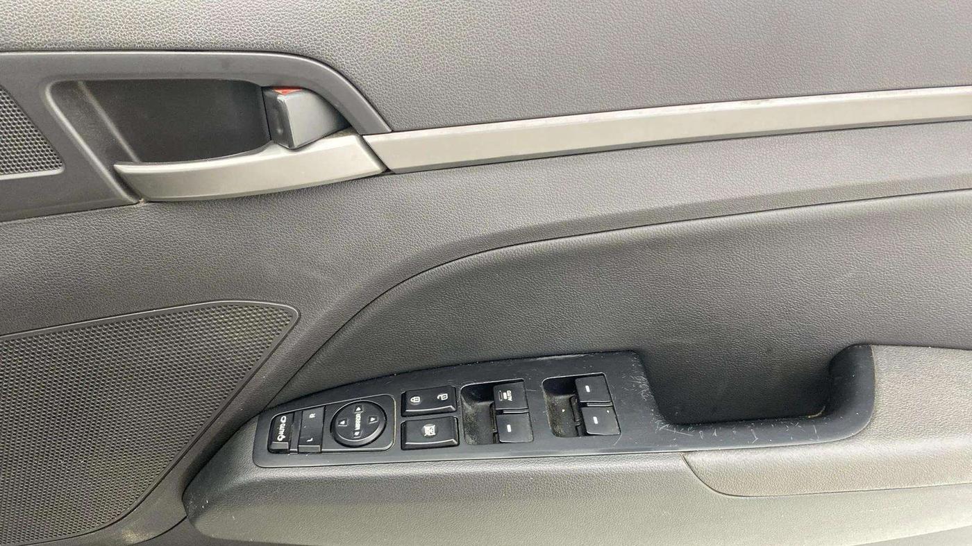 2017 Hyundai New Elantra 2.0 SX(O) AT PETROL, Petrol, Automatic, 32,056 km, Driver Side Door Panels Control