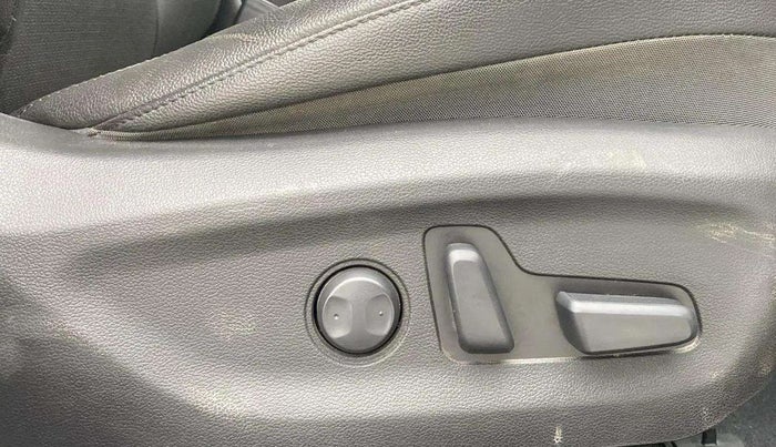 2017 Hyundai New Elantra 2.0 SX(O) AT PETROL, Petrol, Automatic, 31,855 km, Driver Side Adjustment Panel